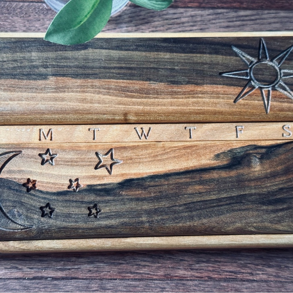 Wooden Pill Box 7 Day Sun โ๏ธ & Moon ๐ Day Nigh Travel/Nature Ornament Pill case - Picture 4 of 8